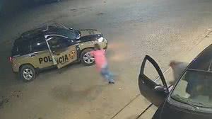 Mulher foge de carro de ex e pede socorro à polícia em Minas Gerais - Reprodução