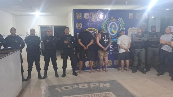Imagem Após homicídio em Palmeira dos Índios, militares de AL e PE capturam três suspeitos do crime