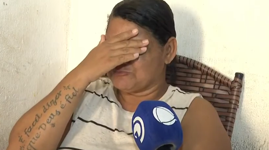 Rosilene é mãe da adolescente vítima de tiro nas costas - Reprodução/TV Pajuçara
