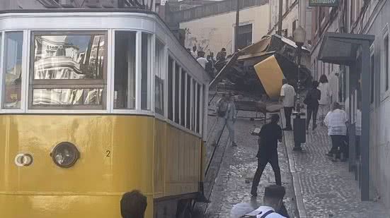 Bondinho de Lisboa descarrila, tomba e deixa 3 mortos e cerca de 20 feridos - Reprodução / Facebook