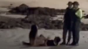 Casal é abordado por PM durante relação sexual em praia - Reprodução / Redes sociais