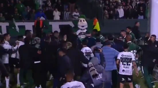 Árbitro justifica em súmula seis expulsões em jogo de líderes da Série B - Reprodução