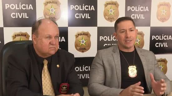 Delegado Marcos Porto (à esquerda) e o delegado Igor Diego falaram sobre o caso em entrevista coletiva - Reprodução / TV Pajuçara