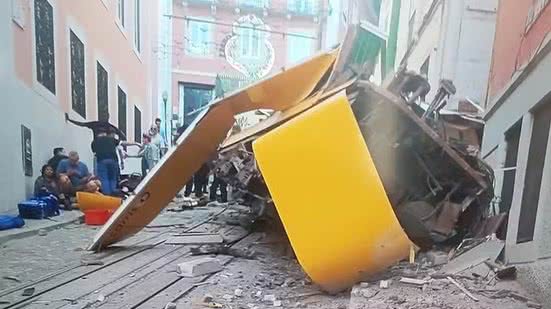 Elevador da Glória descarrilha em Lisboa e mata ao menos 15 pessoas - Reprodução