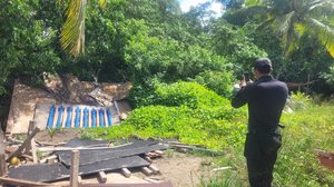 Fiscais constataram o descarte inadequado de resíduos sólidos e despejo de cimento - Foto: Assessoria