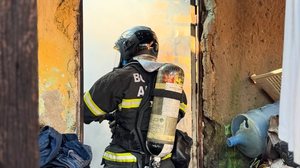 Imagem Vídeo: jovem coloca fogo na própria casa e bombeiros são acionados, em Arapiraca