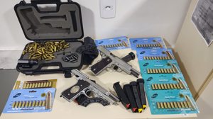 Suspeito de atirar contra PMs em clínica foi preso com duas armas e quase 200 munições - Divulgação / PMAL