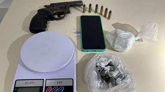 Polícia prende suspeito de tráfico e apreende arma de fogo no Conjunto Colibri - SSP-AL