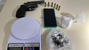 Polícia prende suspeito de tráfico e apreende arma de fogo no Conjunto Colibri - SSP-AL