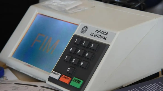 Políticos já condenados não serão beneficiados por mudança - Foto: Agência Brasil