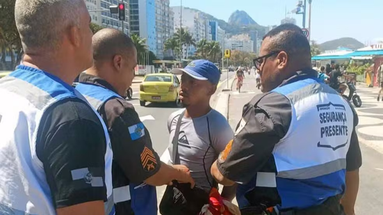 Ambulante é preso em Copacabana - Foto: Divulgação/Segurança Presente