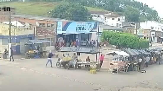 TV Pajuçara: vídeo mostra execução de ex-vereador em feira livre, no interior de AL - Reprodução / TV Pajuçara