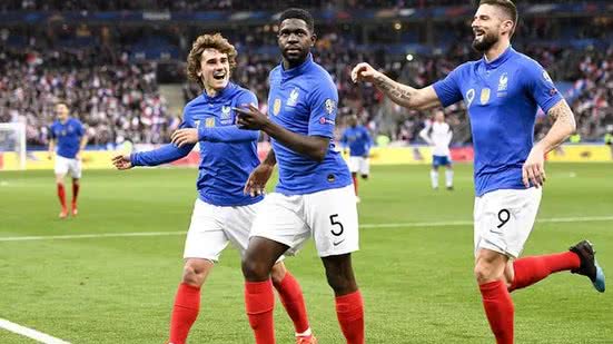 Umtiti (ao centro) foi campeão da Copa do Mundo em 2018 - Rafael Fernandes