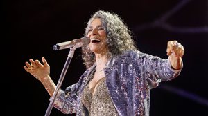 Simone sobe ao palco com um repertório escolhido a dedo - Foto: Divulgação