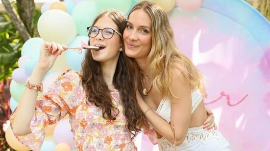 Modelo Schynaider Moura ao lado da filha, Anne-Maria Garnero, de 16 anos - Foto: Reprodução/Instagram