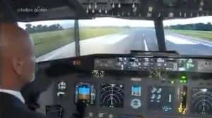 'Acidente' durante reportagem sobre simulação de voo viraliza na web - Reprodução / TV Globo