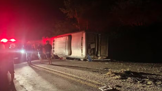 Imagem Acidente com ônibus deixa ao menos 15 mortos e feridos na BR-423, no Agreste de PE