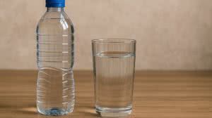 Imagem Lote de água mineral é recolhido após homem ser internado no interior de SP