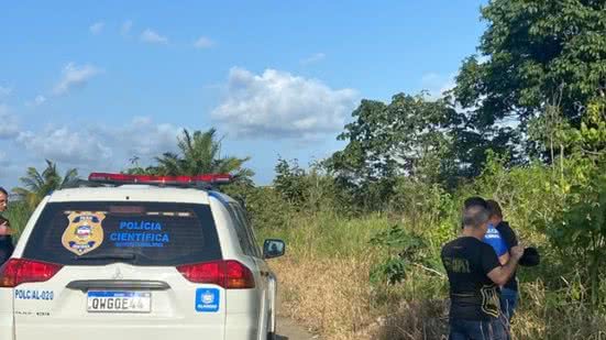 Área de mata onde corpo foi encontrado na região da avenida Cachoeira do Meirim, no Benedito Bentes - Leandro Santiago / TV Pajuçara