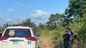 Área de mata onde corpo foi encontrado na região da avenida Cachoeira do Meirim, no Benedito Bentes - Leandro Santiago / TV Pajuçara