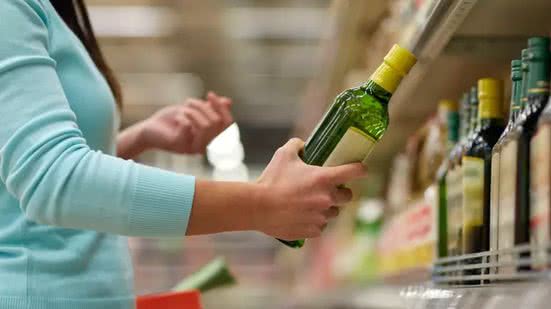 Imagem Mais uma marca de azeite tem a comercialização proibida pela Anvisa; veja