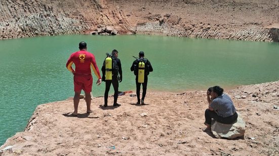 Bombeiros resgatam corpo de jovem que morreu afogado em açude, em Satuba - CBMAL