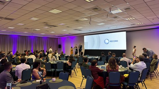 A ação reuniu representantes da rede RECORD, integrantes do Pajuçara Sistema de Comunicação (PSCOM) e importantes representantes do mercado - Pedro Acioli/TNH1