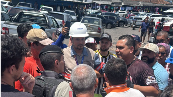 Equipe da Equatorial vai ao Mercado da Produção para cortar energia e clima esquenta entre permissionários - Foto: Reprodução