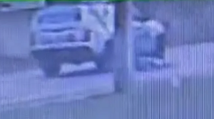 Marcos Severino dos Santos se jogou na frente do veículo da Patrulha Maria da Penha - Foto: Reprodução