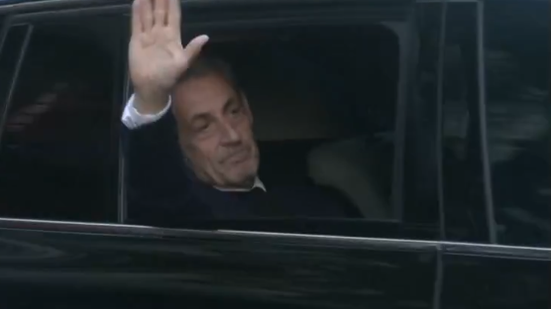 Ex-presidente da França Nicolas Sarkozy chega à prisão em Paris - Foto: Reprodução