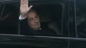 Ex-presidente da França Nicolas Sarkozy chega à prisão em Paris - Foto: Reprodução