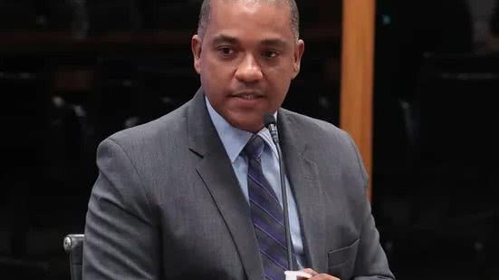 Imagem Professor Clayton Santos toma posse no conselho de Comunicação da Câmara dos Deputados