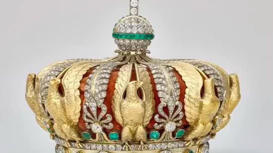 Coroa da imperatriz francesa Eugênia, uma das peças roubadas do museu do Louvre em 19 de outubro de 2025 - Divulgação / Museu do Louvre