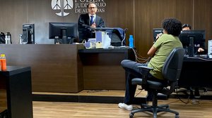 “Minha mãe sempre foi contra a relação dos dois”, disse filho de mulher morta pelo genro e pela filha - Foto: Gabriel Amorim/TNH1