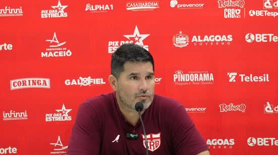 O técnico Eduardo Barroca após o empate com o América-MG - Reprodução / CRB