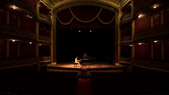 Trabalho selecionado retrata o pianista Bruno Hrabovsky, que também é produtor e empresário, atuando em várias vertentes em busca do seu sonho - Adriano Arantos