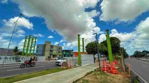 Instalação de passarela fecha trecho da Av. Durval de Góes Monteiro neste sábado - Divulgação