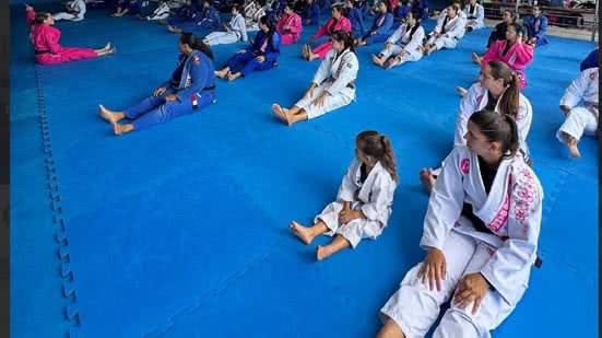 Imagem Treino especial de jiu-jítsu reúne mulheres na Gracie Barra Alagoas em apoio ao Outubro Rosa