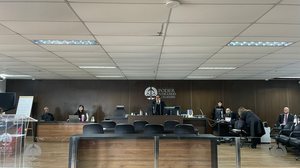 Julgamento ocorre no Fórum Desembargador Jairo Maia Fernandes, no Barro Duro, e é conduzido pelo juiz Geraldo Amorim, titular da 9ª Vara da Capital - Eberth Lins / TNH1