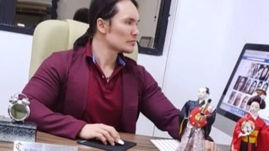 O médico Wesley Murakami foi condenado por deformar os rostos de pacientes com procedimentos estéticos - Reprodução / Facebook