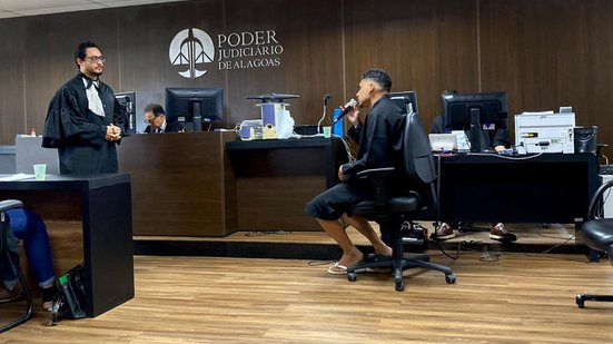 Leandro dos Santos Araújo no banco dos réus em júri popular pela morte da sogra - Gabriel Amorim / TNH1