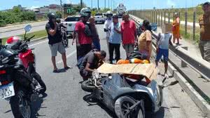 Mulher morre em acidente entre moto e caminhão na avenida Josefa de Melo - Reprodução