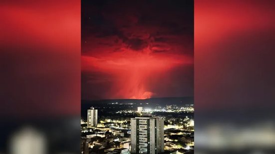 Nuvem laranja de 'explosão' vista por moradores em cidade na Bahia - Vanessa Horita