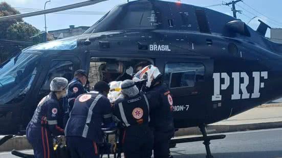 Dois homens morreram no acidente, um ainda no local. O outro chegou a ser resgatado de helicóptero com 90% do corpo queimado, segundo a Polícia Rodoviária Federal (PRF) - Divulgação / PRF