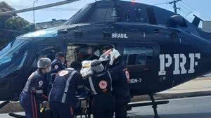 Dois homens morreram no acidente, um ainda no local. O outro chegou a ser resgatado de helicóptero com 90% do corpo queimado, segundo a Polícia Rodoviária Federal (PRF) - Divulgação / PRF