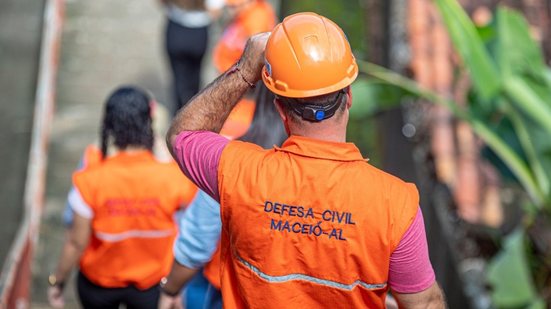 Agentes ficam em protidão 24 horas, todos os dias, para atender a população de Maceió. - Foto: Secom Maceió