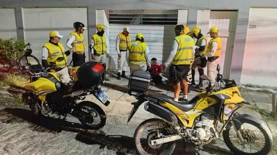 Jovens de 19 anos estavam com um simulacro de pistola e foram levados para a Central de Flagrantes - Foto: Ascom Ronda