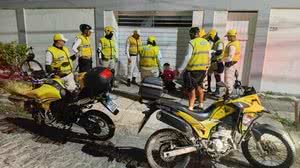 Jovens de 19 anos estavam com um simulacro de pistola e foram levados para a Central de Flagrantes - Foto: Ascom Ronda