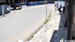 Câmera flagra tentativa de assalto a estudantes no bairro do Poço - Reprodução / PC-AL