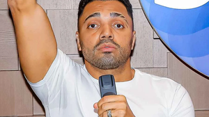 As posturas de Tirullipa, que aconteceram em um ambiente público e festivo com exibição ampla na mídia, foram vistas como não-criminosas - Foto: Reprodução/Redes Sociais